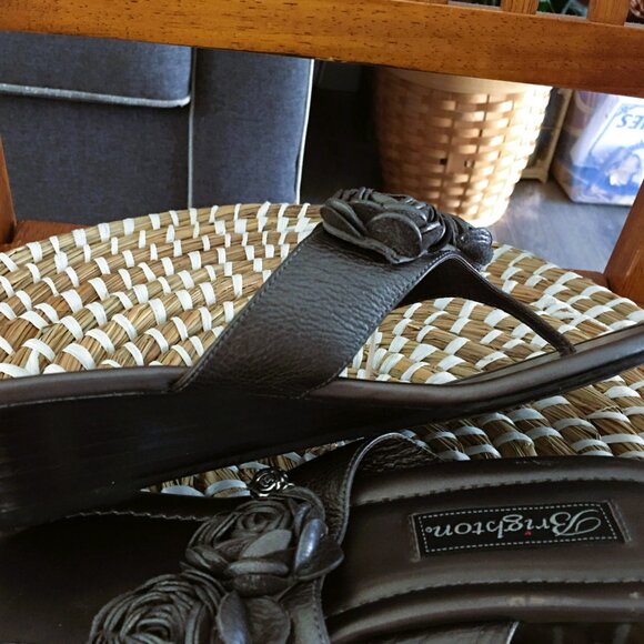 Brighton Laurel Sandals Sz 8 Floral Thong Sandals Pewter Leather - Picture 5 of 6